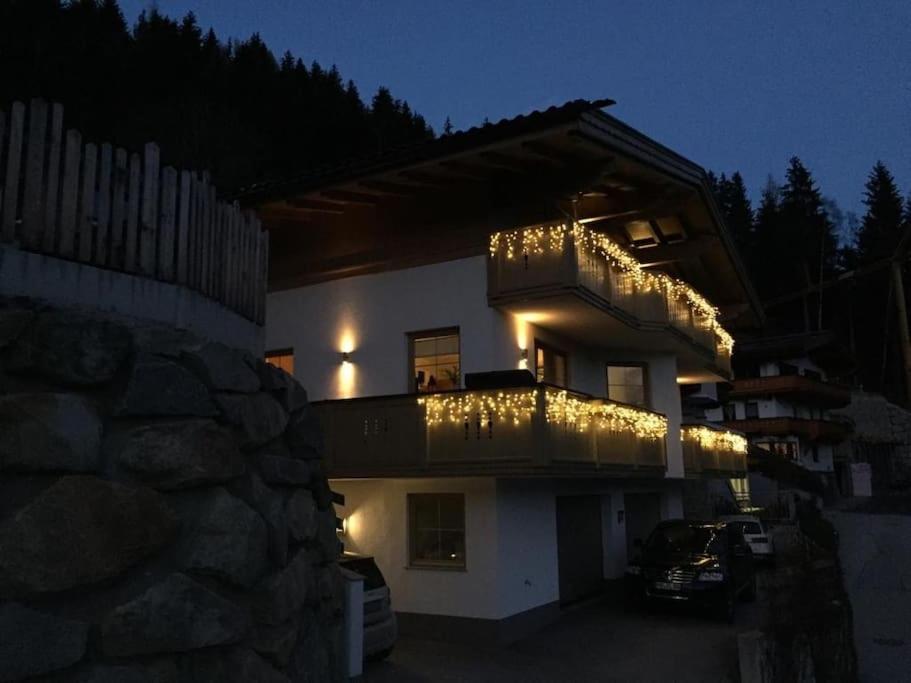 Ferienhaus Zillertal Panorama Blick Balkon Sauna Zellberg ภายนอก รูปภาพ