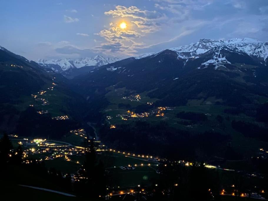 Ferienhaus Zillertal Panorama Blick Balkon Sauna Zellberg ภายนอก รูปภาพ