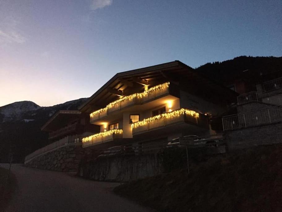 Ferienhaus Zillertal Panorama Blick Balkon Sauna Zellberg ภายนอก รูปภาพ