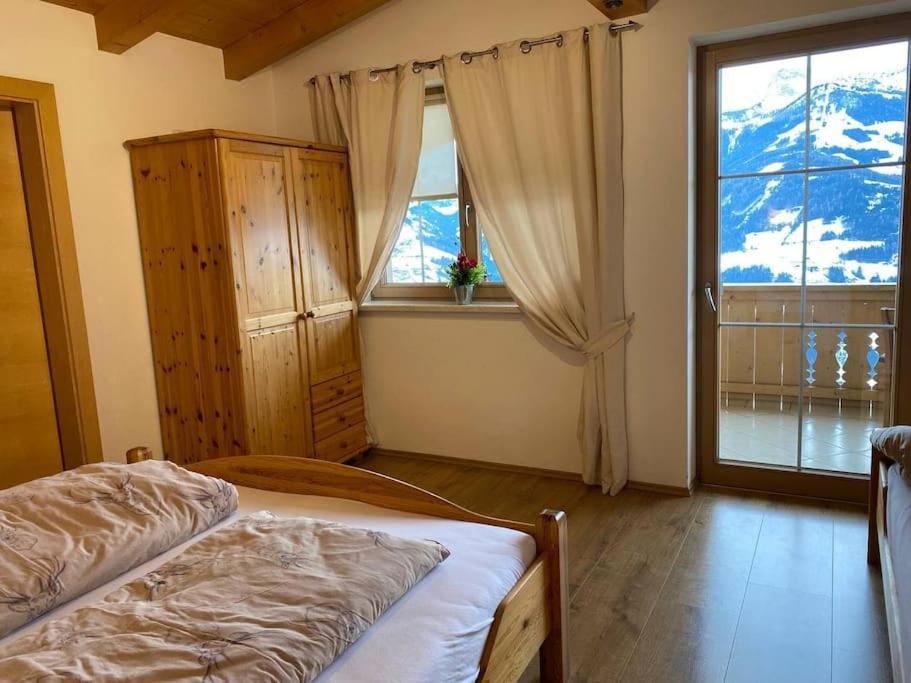 Ferienhaus Zillertal Panorama Blick Balkon Sauna Zellberg ภายนอก รูปภาพ