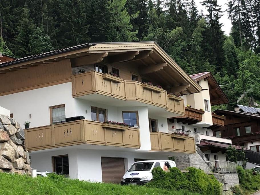 Ferienhaus Zillertal Panorama Blick Balkon Sauna Zellberg ภายนอก รูปภาพ