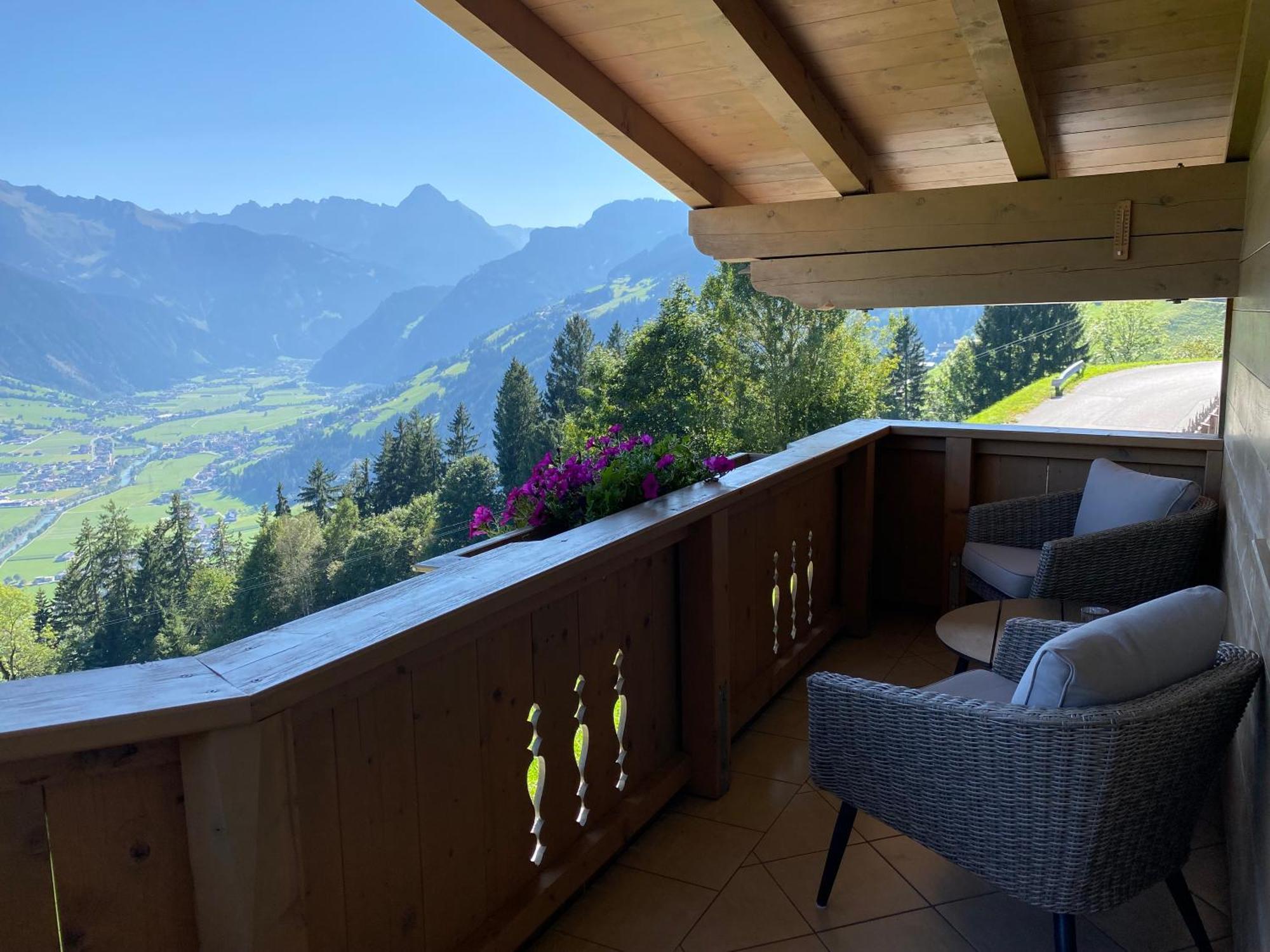 Ferienhaus Zillertal Panorama Blick Balkon Sauna Zellberg ภายนอก รูปภาพ
